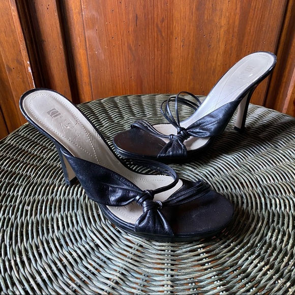 Black high heels 👠 9M 🛍🌺 Free in bundle! - Picture 2 of 10